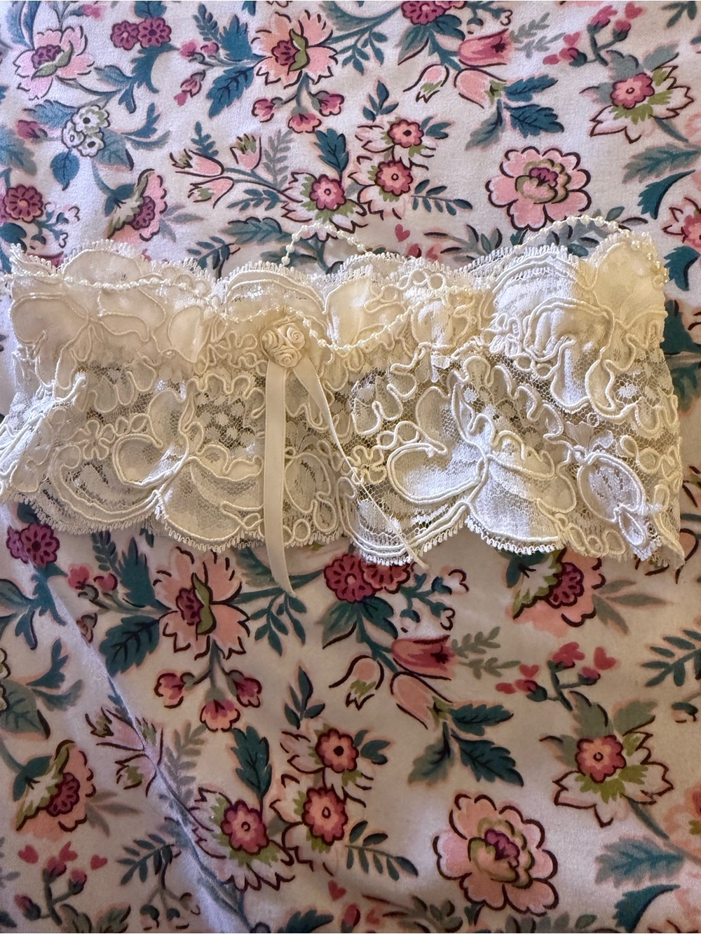 Victoria's Secret Ivory Lace Garter